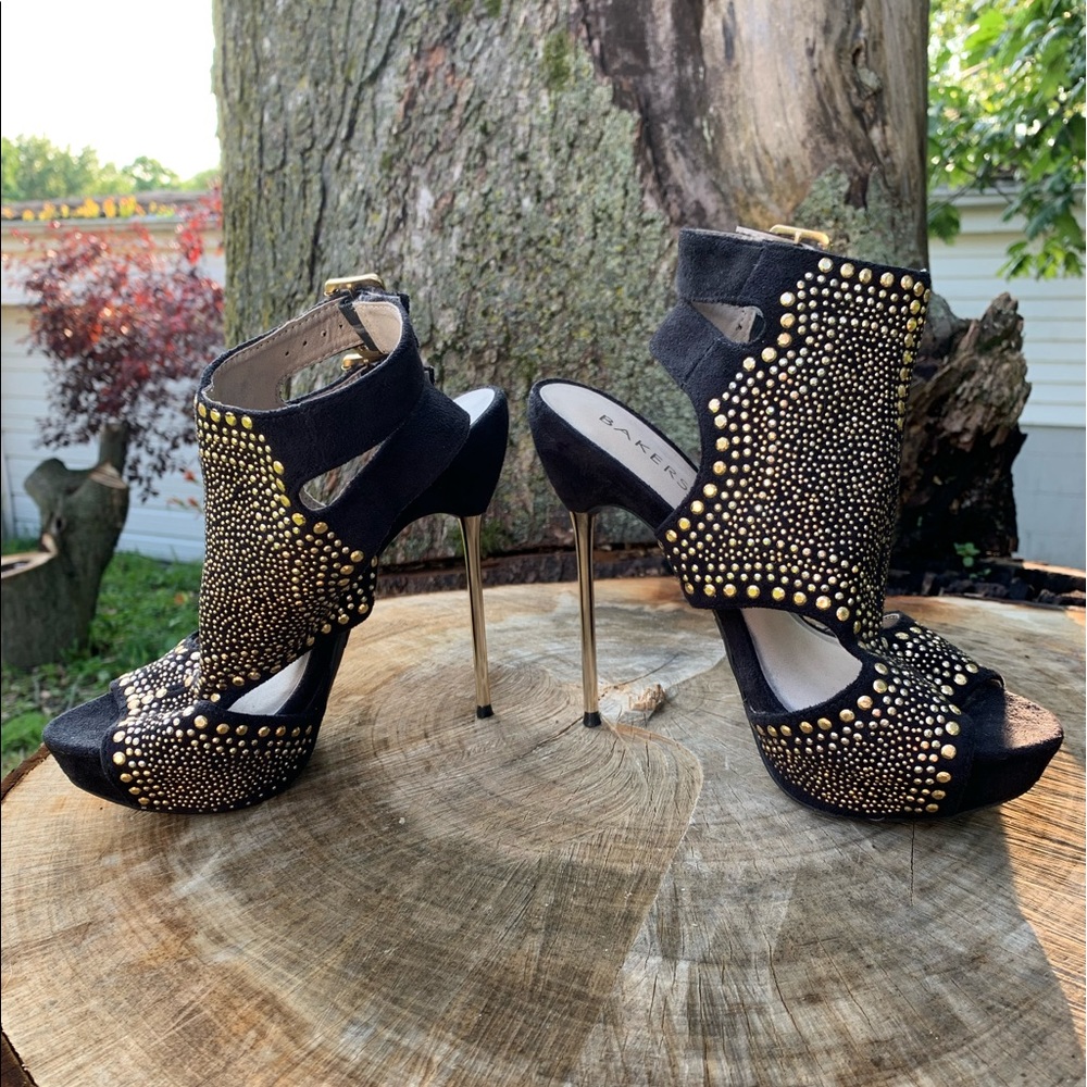 Sexy Black and Gold thin heel sandal Sz 7.5